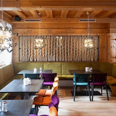 فندق Mygoodlife & Bar 4*