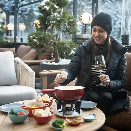 Mygoodlife & Bar Отель 4*
